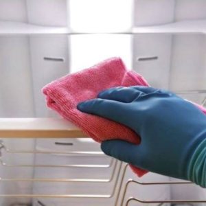 Як позбутися запаху з холодильника