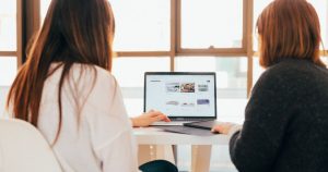 Чому молодь масово звільняється з роботи: причини, тренди, рішення