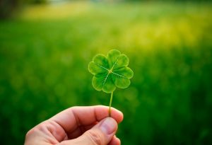 Чому ми віримо в удачу: погляд крізь призму науки