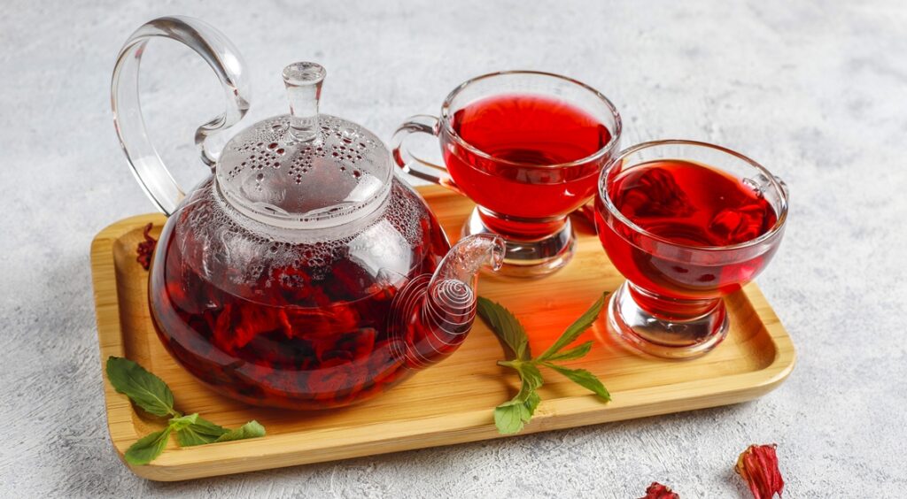 Що лікує чай з гібіскусу і кому його потрібно пити: детальний огляд