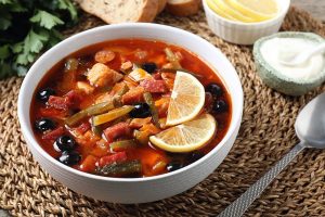 Солянка збірна: наваристий суп, що зігріває душу