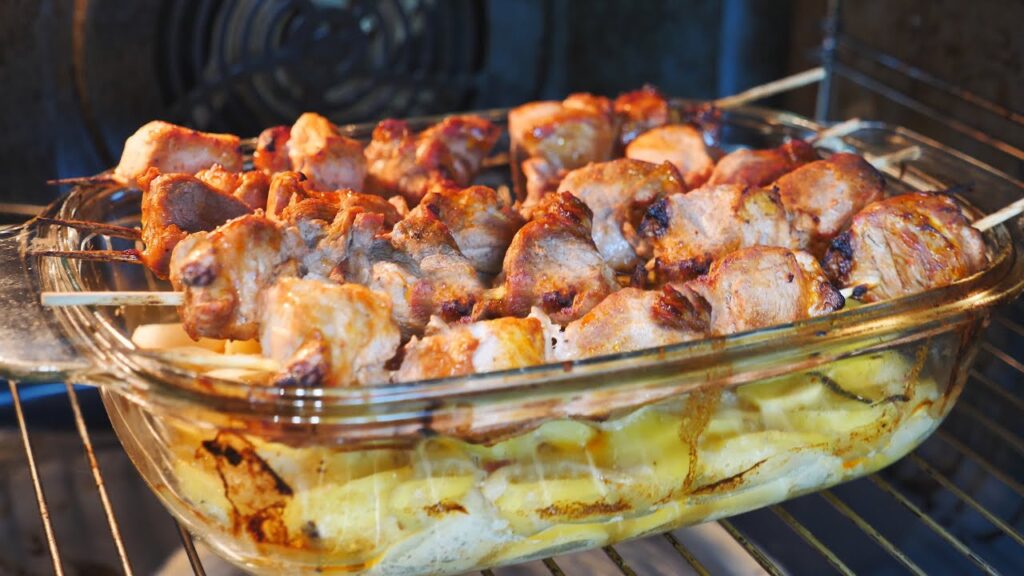 Шашлик в духовці: соковитий рецепт для ідеального смаку