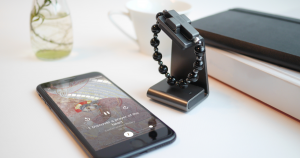 Чи можна молитися з телефону: релігійні норми та реалії 2026