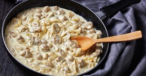 Що Приготувати зі Сметани: Смачні Рецепти на Кожний День