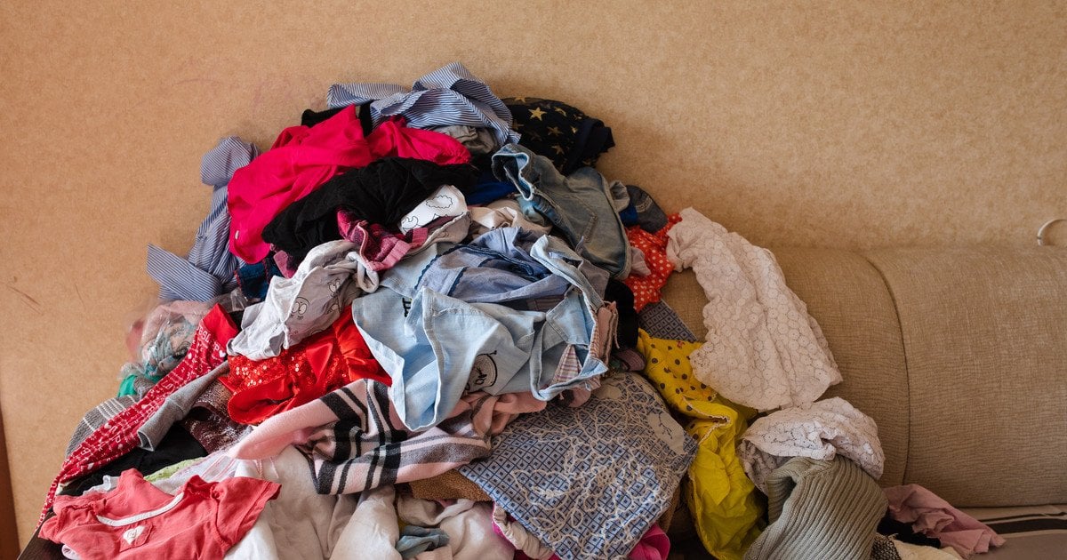 Що робити зі старим одягом: екологічні рішення, креативні ідеї та практичні поради на 2026 рік