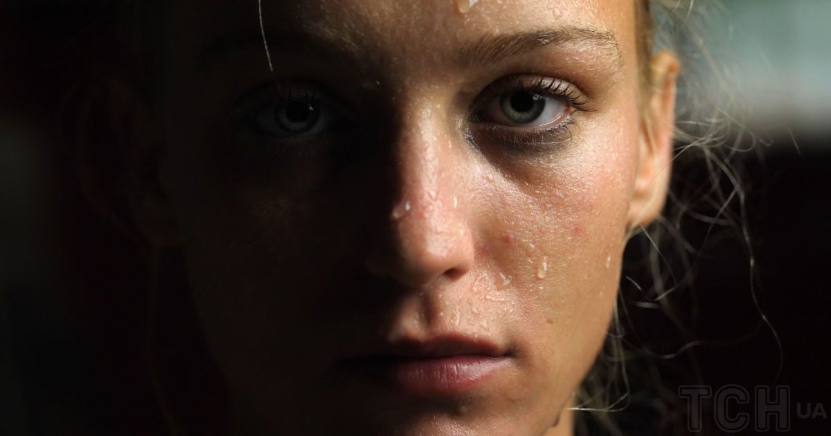 чому людина сильно потіє