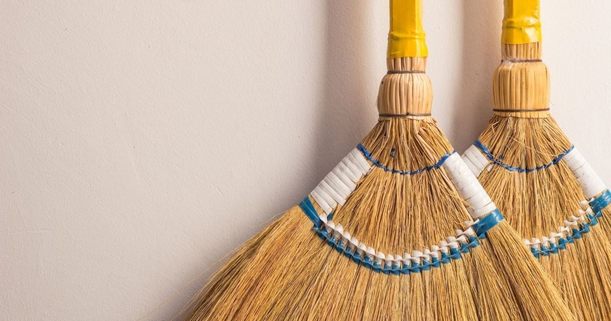 чому не можна обмітати людину