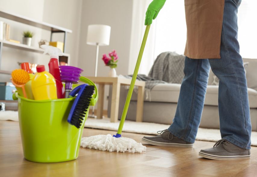 Чи можна сьогодні прибирати: народні прикмети, церковні правила та реальні поради 2026