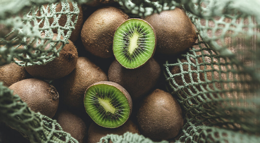 Чи можна їсти ківі на ніч: як цей фрукт трансформує ваш сон і самопочуття