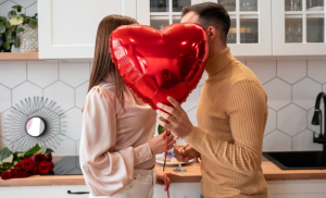 Що подарувати хлопцю на 14 лютого: ідеї 2026, які зворушать і здивують