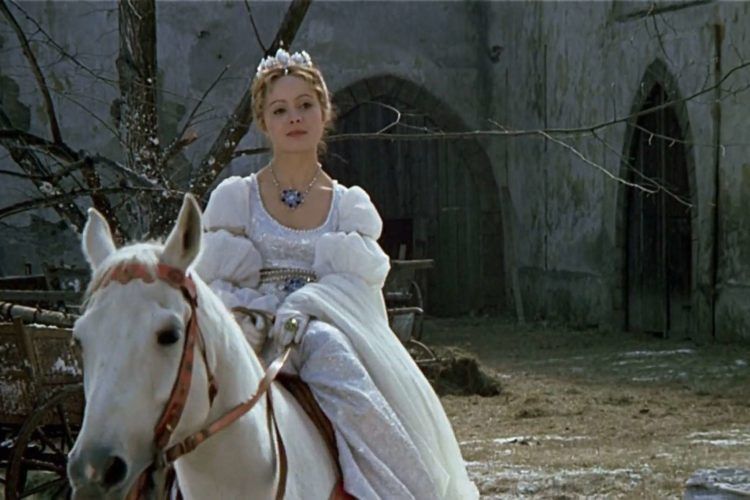 три горішки для попелюшки актори