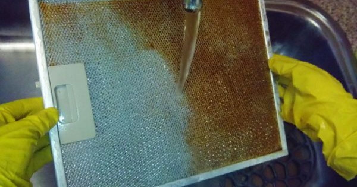 чим відмити решітку витяжки