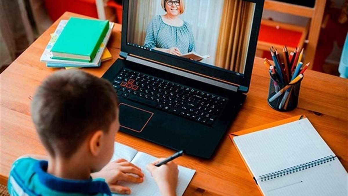 чи має право вчитель заставляти включати камеру