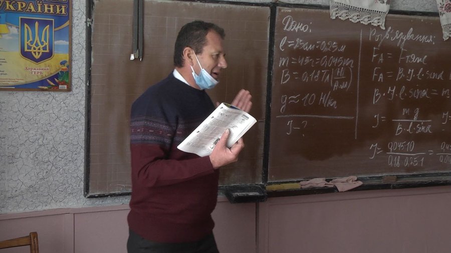 чи може вчитель викладати предмет не за фахом