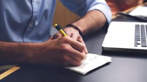 Чи зараховується в стаж робота за кордоном: повний розбір для українців у 2026 році