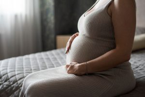 Як зняти здуття живота при вагітності: ефективні та безпечні способи