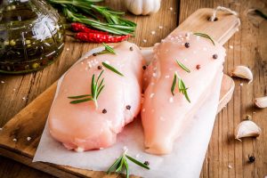 Як приготувати курячу грудку соковитою вдома