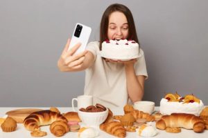 Чому після їжі хочеться солодкого: неочевидні причини