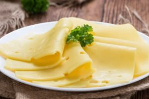 Сир чи сирний продукт: на що дивитися в магазині