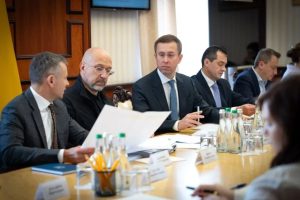 Кабмін звільнив Кузіна і призначив нового санлікаря